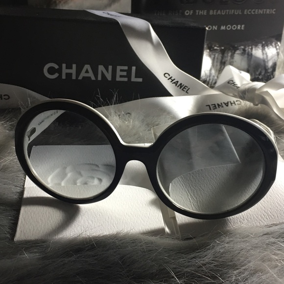 CHANEL Accessories - 🆘SOLD!🆘 CHANEL Colour Block 5120 Sunnies